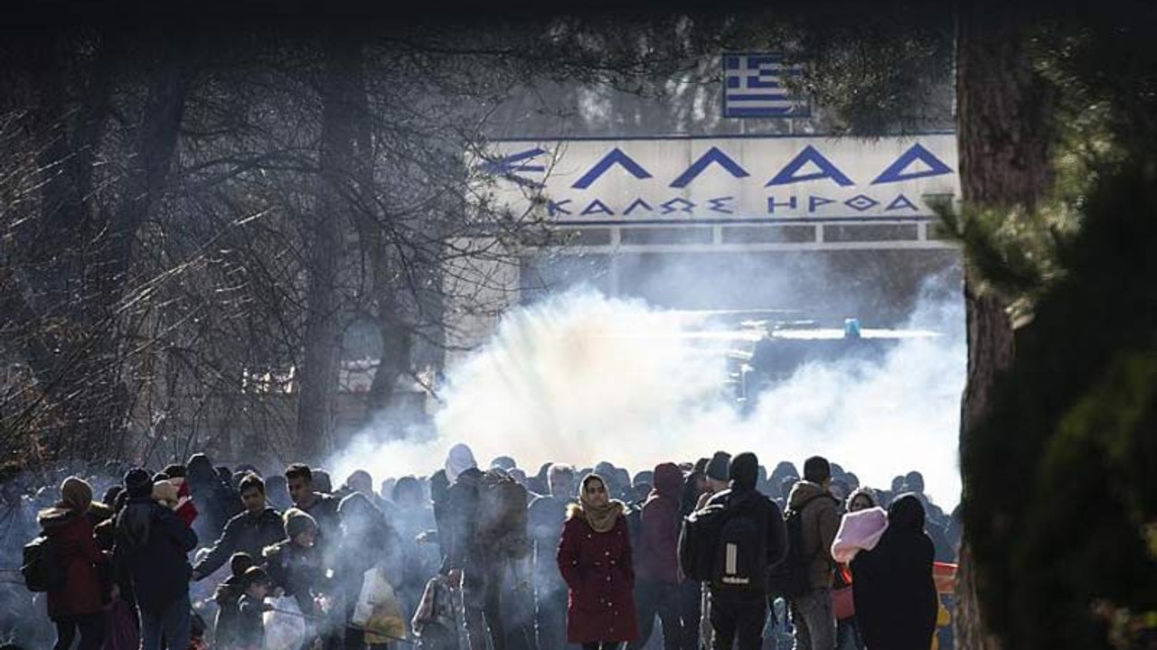 Yunanistan: Türkiye, göçmenleri taşıyan kişileri durdurmak yerine kendisi taşımacı oldu