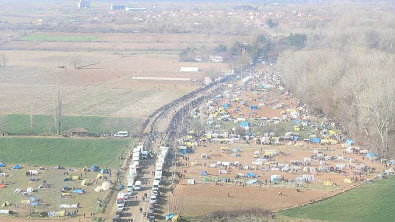 Soylu: 139 bin 70 göçmen Edirne'den sınırı geçti