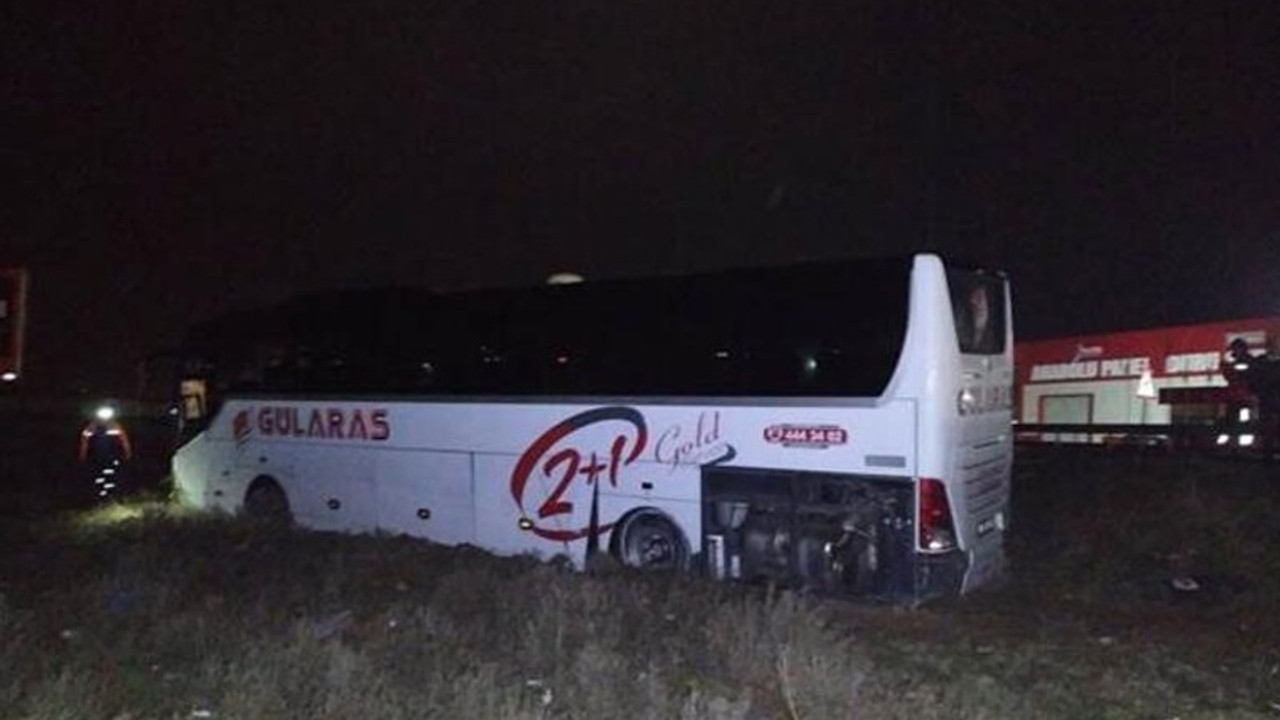 Aksaray-Adana Karayolu'nda yolcu otobüsü TIR'a çarptı: 40 yaralı