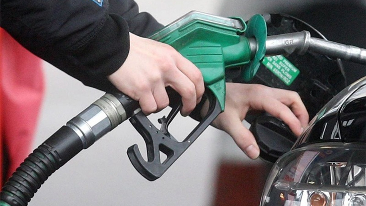 Dün 7 kuruş zamlanmıştı: Bugün benzine 25 kuruşluk indirim