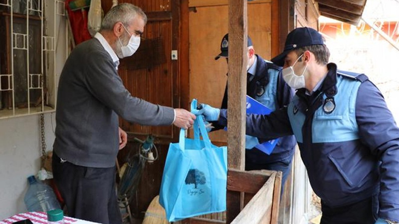 Uzmanlar uyardı: Sadece yaşlıların virüsten etkilendiği algısı son derece yanlış