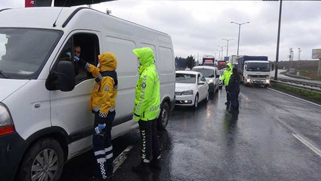 Silivri'de İstanbul'a giriş çıkışlarda kontroller devam ediyor