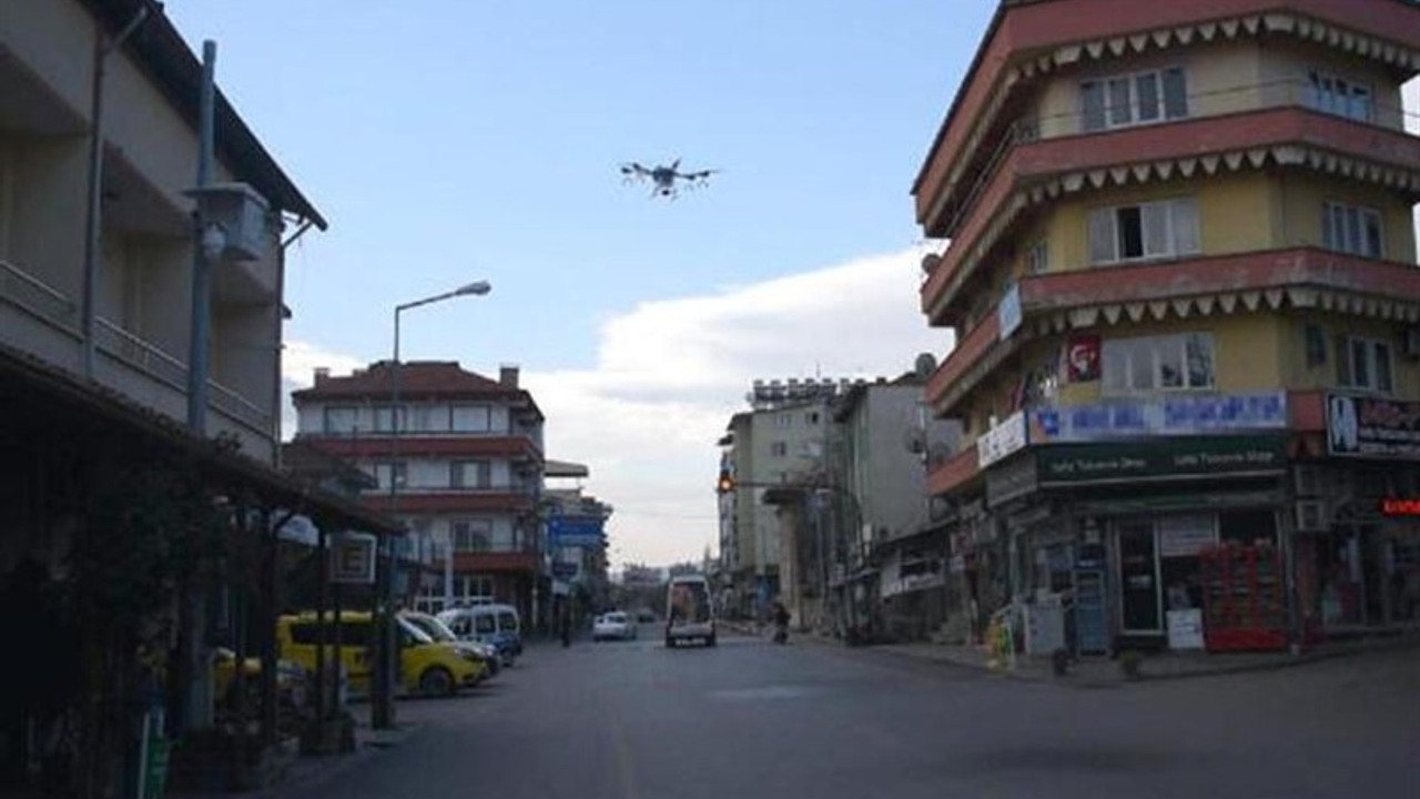 MHP'li Belediye Başkanı ilçeyi drone ile dezenfekte ettiriyor