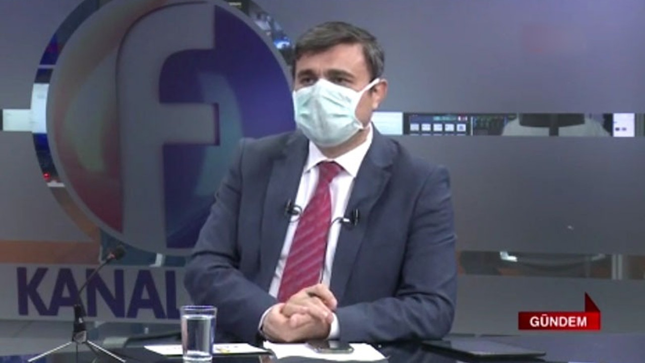 Elazığ'da bir televizyonda sunucu ve konuk maske takarak program yaptı