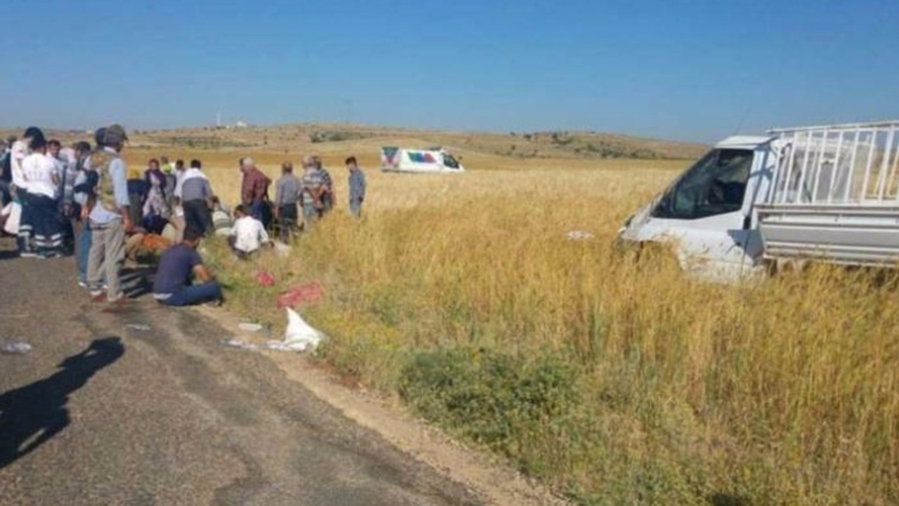 Tarım işçilerini taşıyan araç kaza yaptı