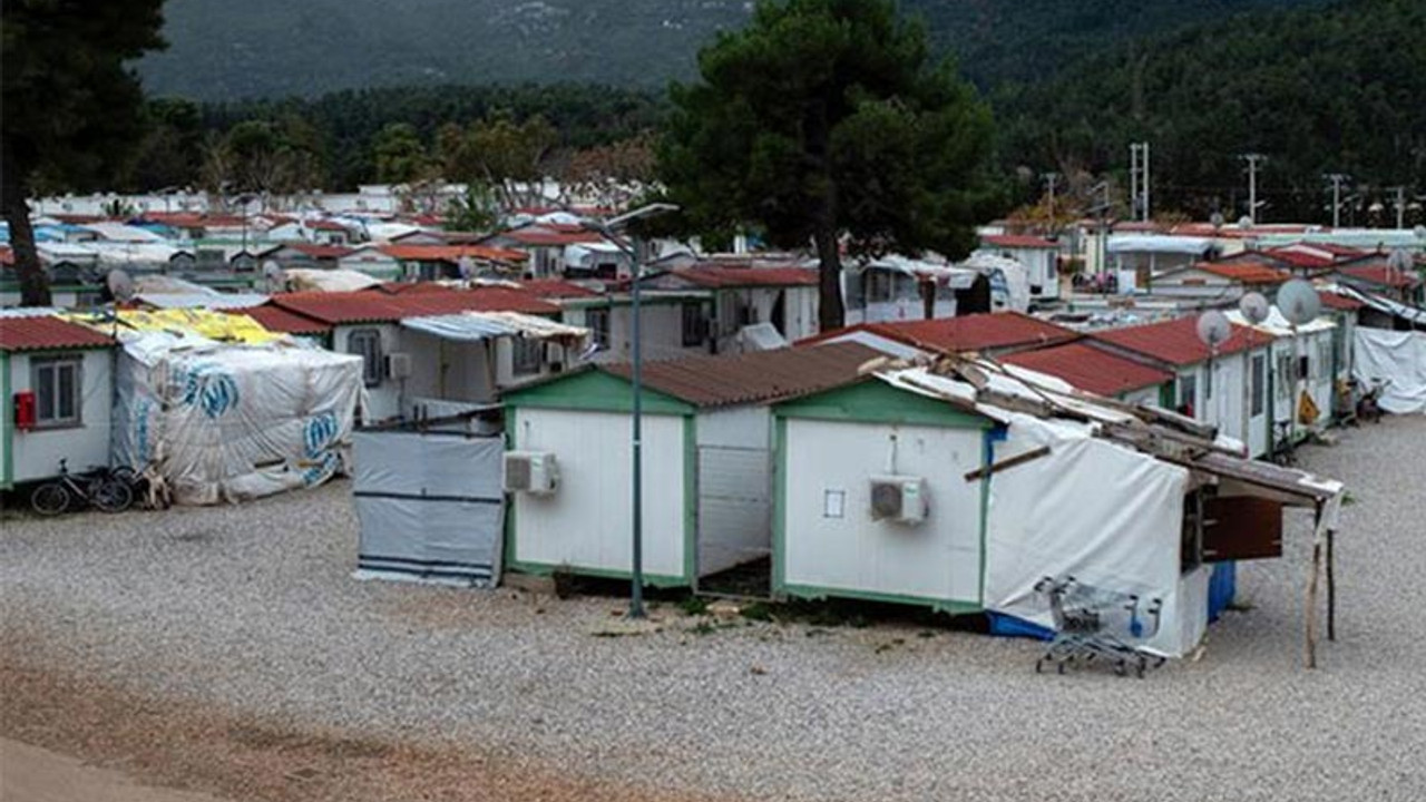 Yunanistan’daki iki mülteci kampında 28 kişinin koronavirüs testi pozitif çıktı