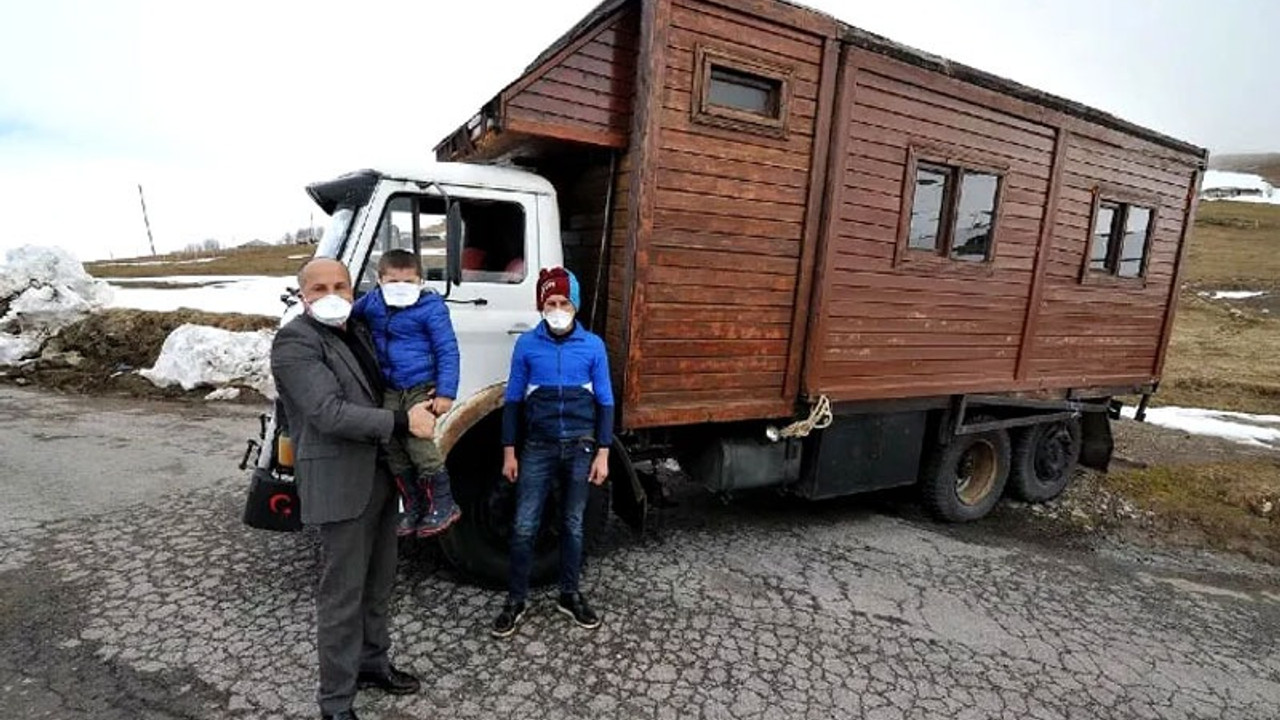 Koronavirüsten korunmak için kamyonunu ev yaptı