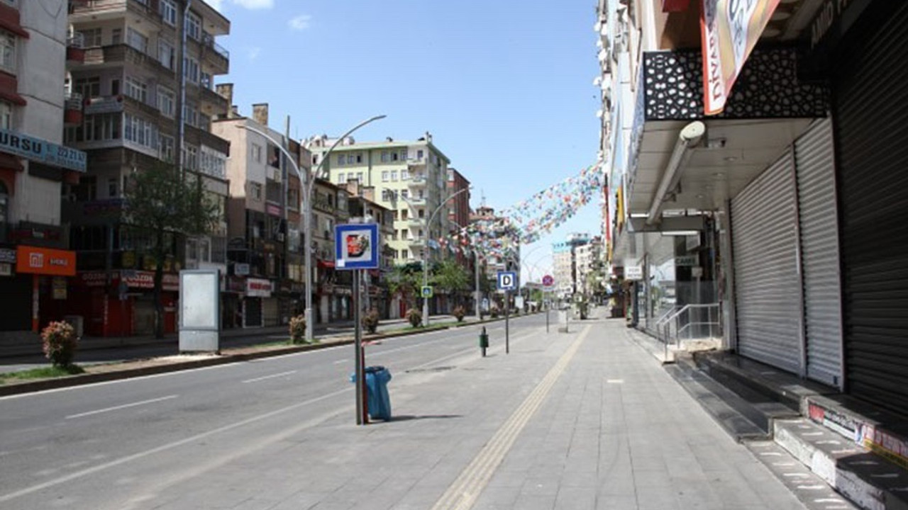 Diyarbakır'da sokaklar boş hava hareketli