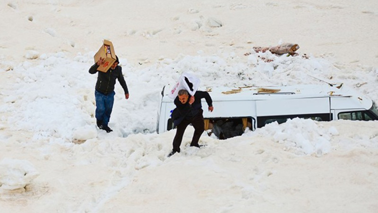 Çığ altındaki eşyalarını 3 ay sonra aldılar