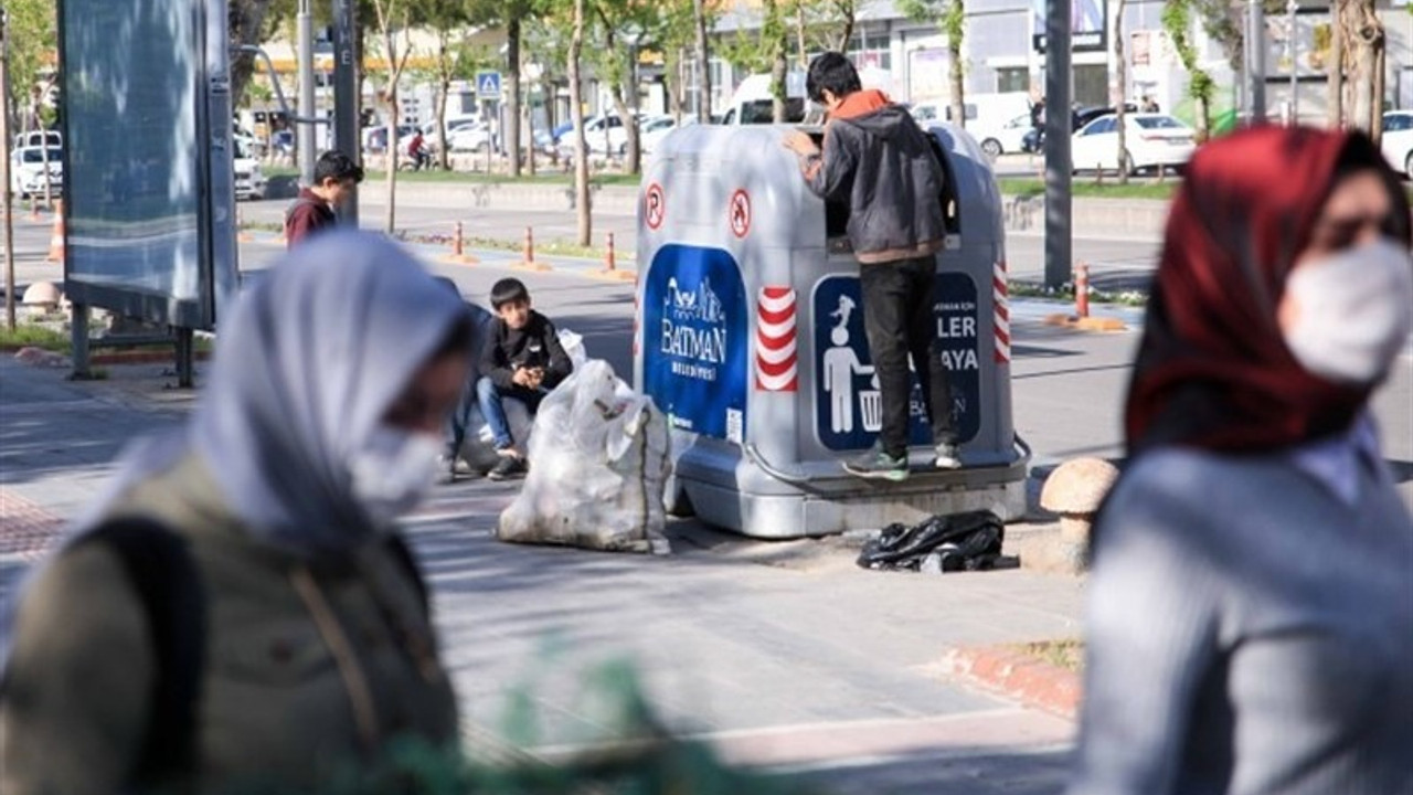 Salgına rağmen çocuklar sokaklarda çalışıyor