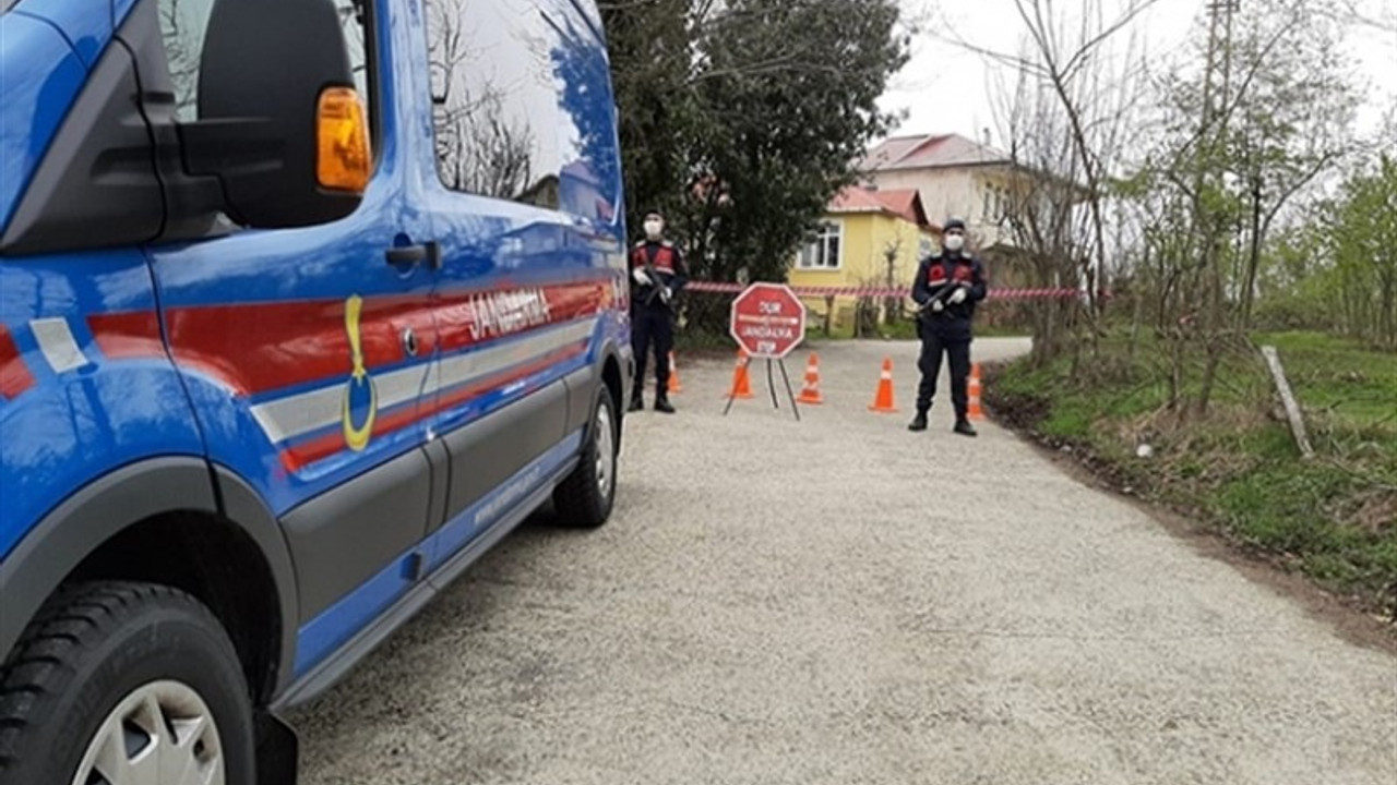Valilik, ev karantinasının olduğu mahalleyi komple karantinaya aldı