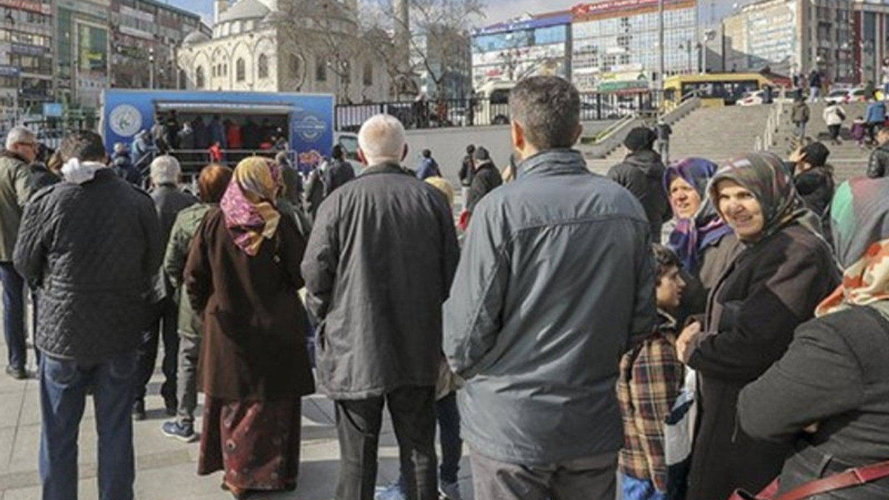 Kamuoyu araştırması: Halk ekonomik yardımı yeterli bulmuyor