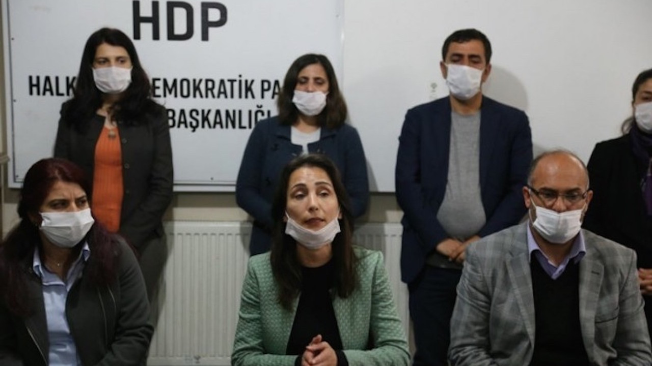 HDP heyetinden Kars Belediyesi'ne ziyaret: AKP ve küçük ortağı tahammül edemiyor