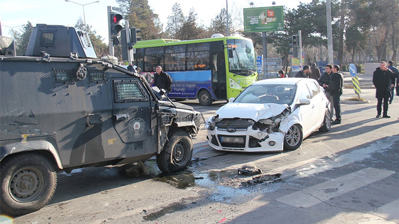 Zırhlı araçlar 25 kişiyi öldürdü