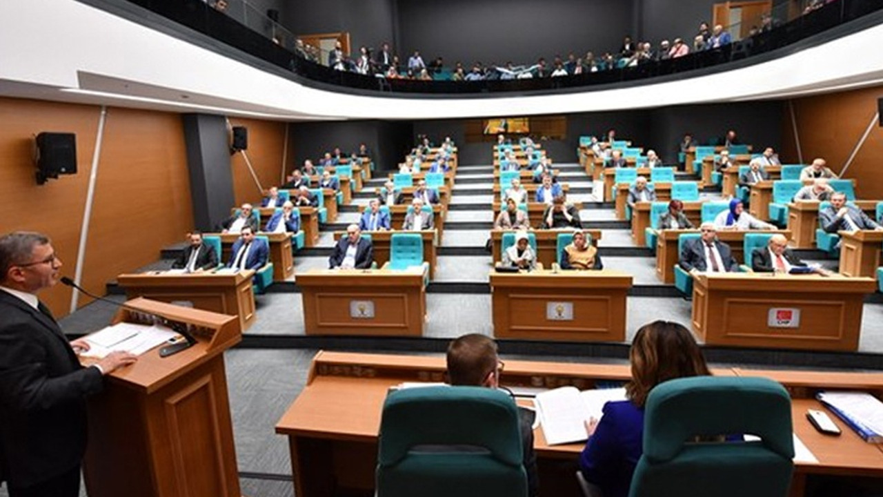 CHP'li üyelerden, AKP'li başkanın borçlanma yetkisine onay: İntikamcı davranmayacağız