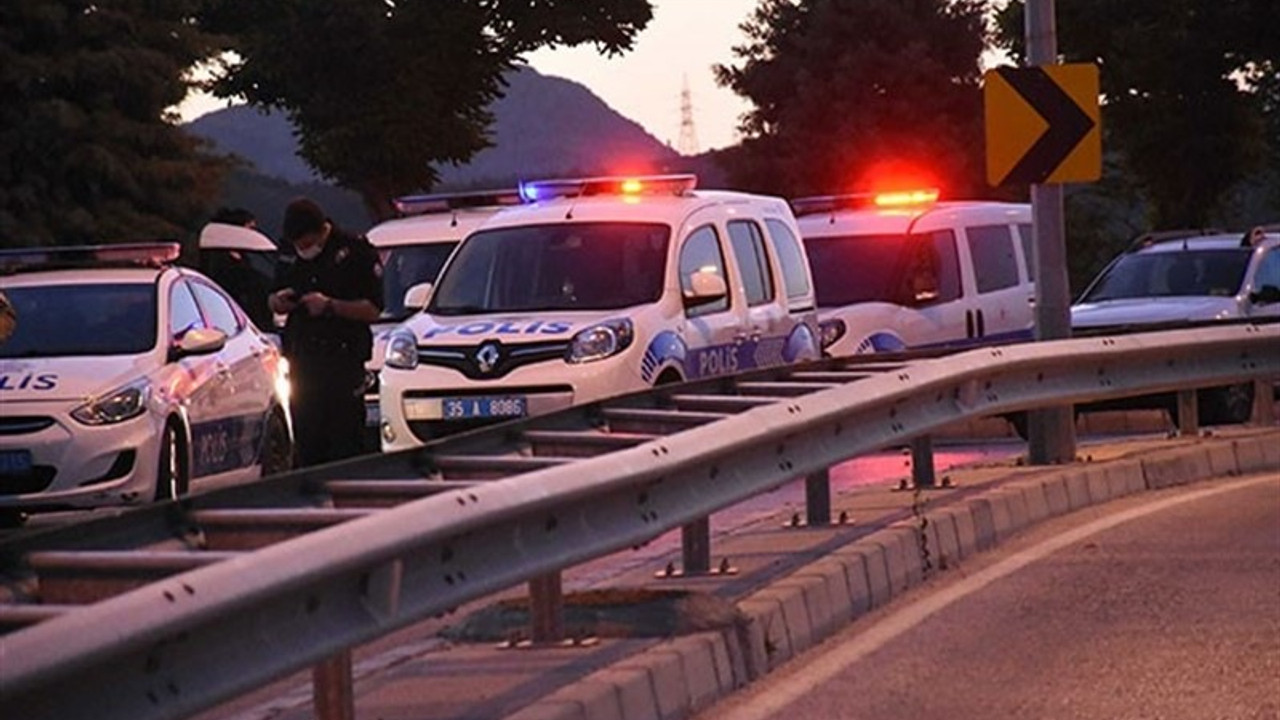 İzmir'de sokakta yürüyenlere ateş açıldı: Yaralılar var