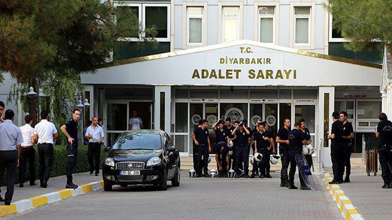 Diyarbakır'da 21 Siyasetçiden 10'u tutuklandı