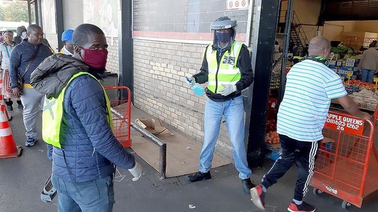 Dünya Sağlık Örgütü: Salgın Afrika'da 'farklı bir seyre' işaret ediyor