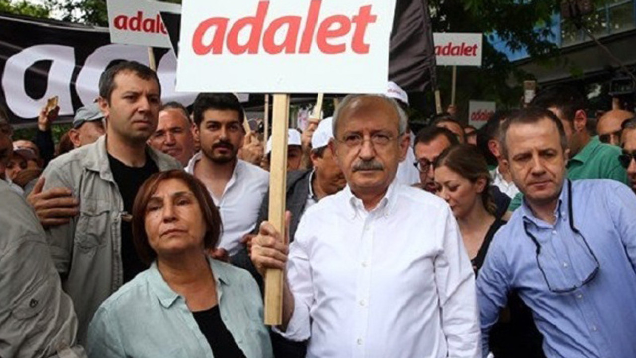 'Adalet Yürüyüşü'nde şarkı, türkü