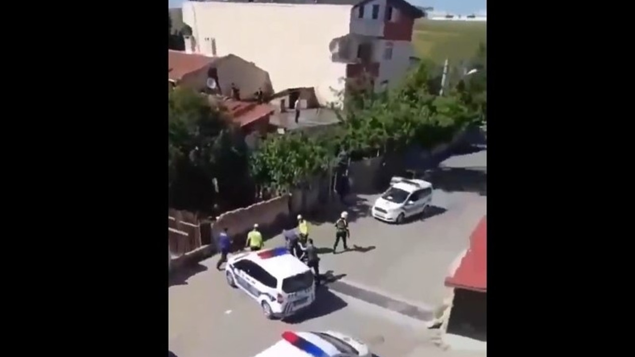 Çorlu'da evinin önünde oturan aileye saldıran polisler açığa alındı