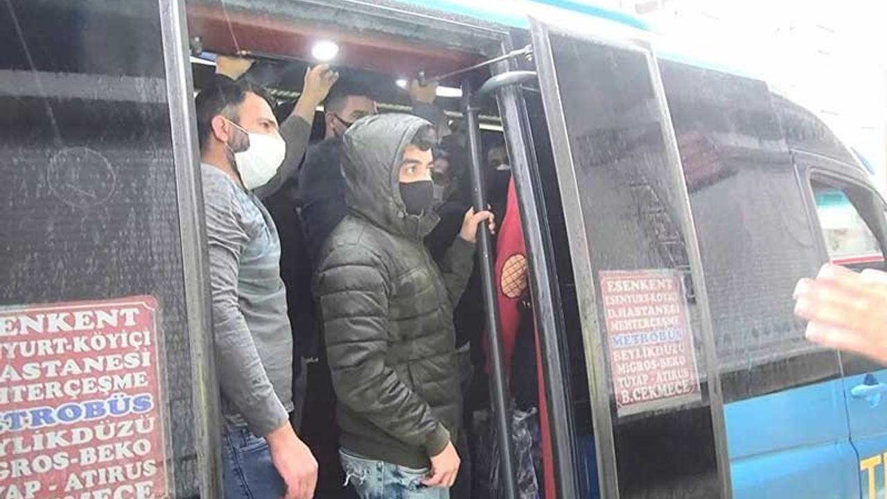 Toplu taşıma araçlarında ayakta yolcu yoğunluğu yaşanıyor