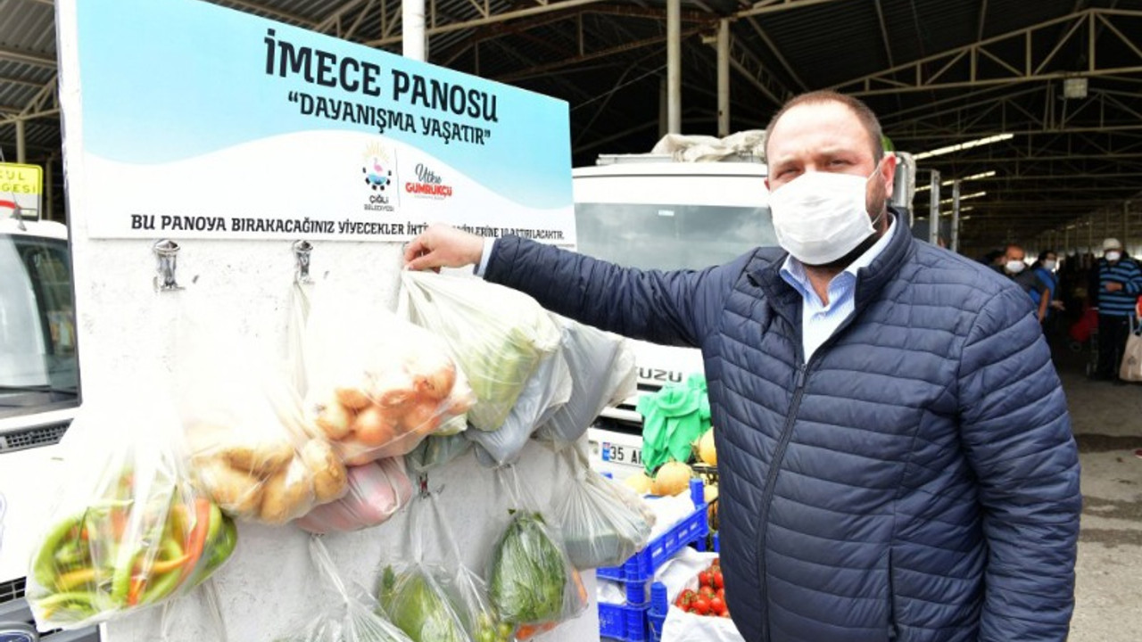 Çiğli pazarlarına imece panosu: İhtiyacı olan alacak, destek veren asacak