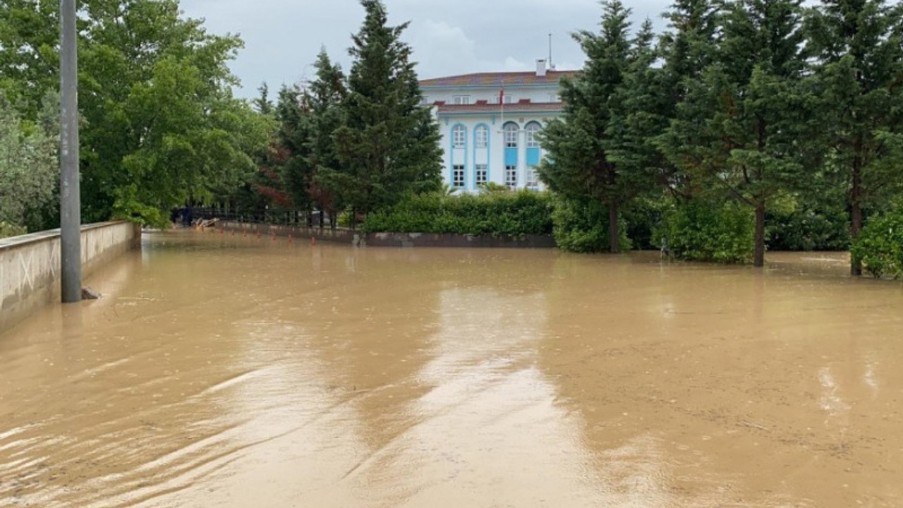 İznik'te tarım arazileri sel altında