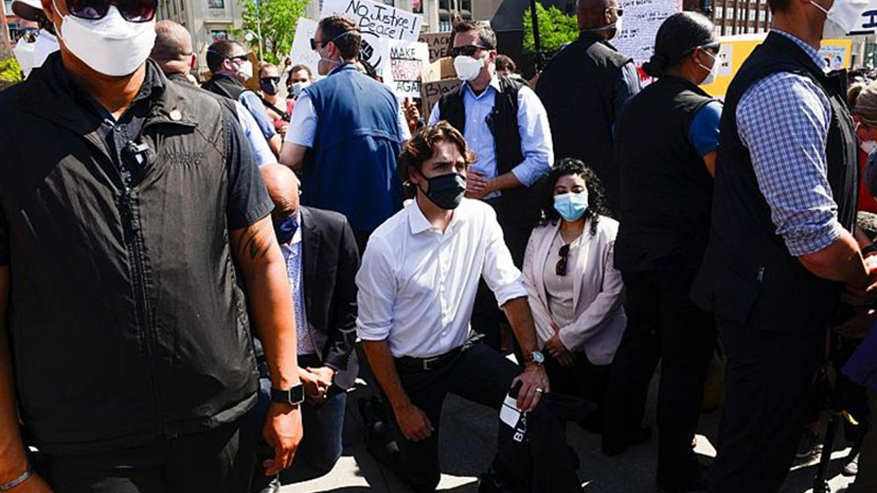 Kanada Başbakanı Trudeau, George Floyd'un ölümünü diz çökerek protesto etti