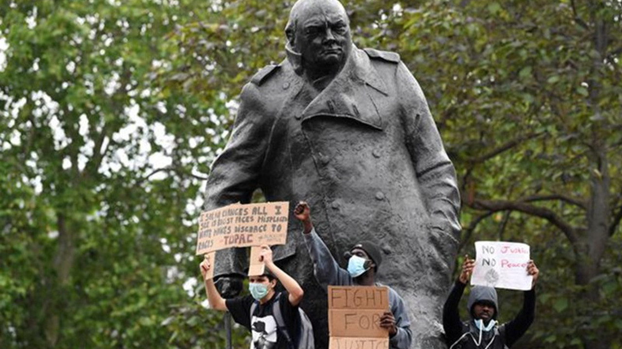 Boris Johnson: Churchill'in heykelini tehdit etmek ayıptır