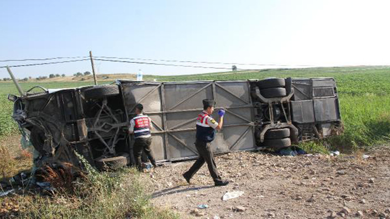 Susurluk'ta otobüs devrildi: 1 ölü 2'si ağır 47 yaralı