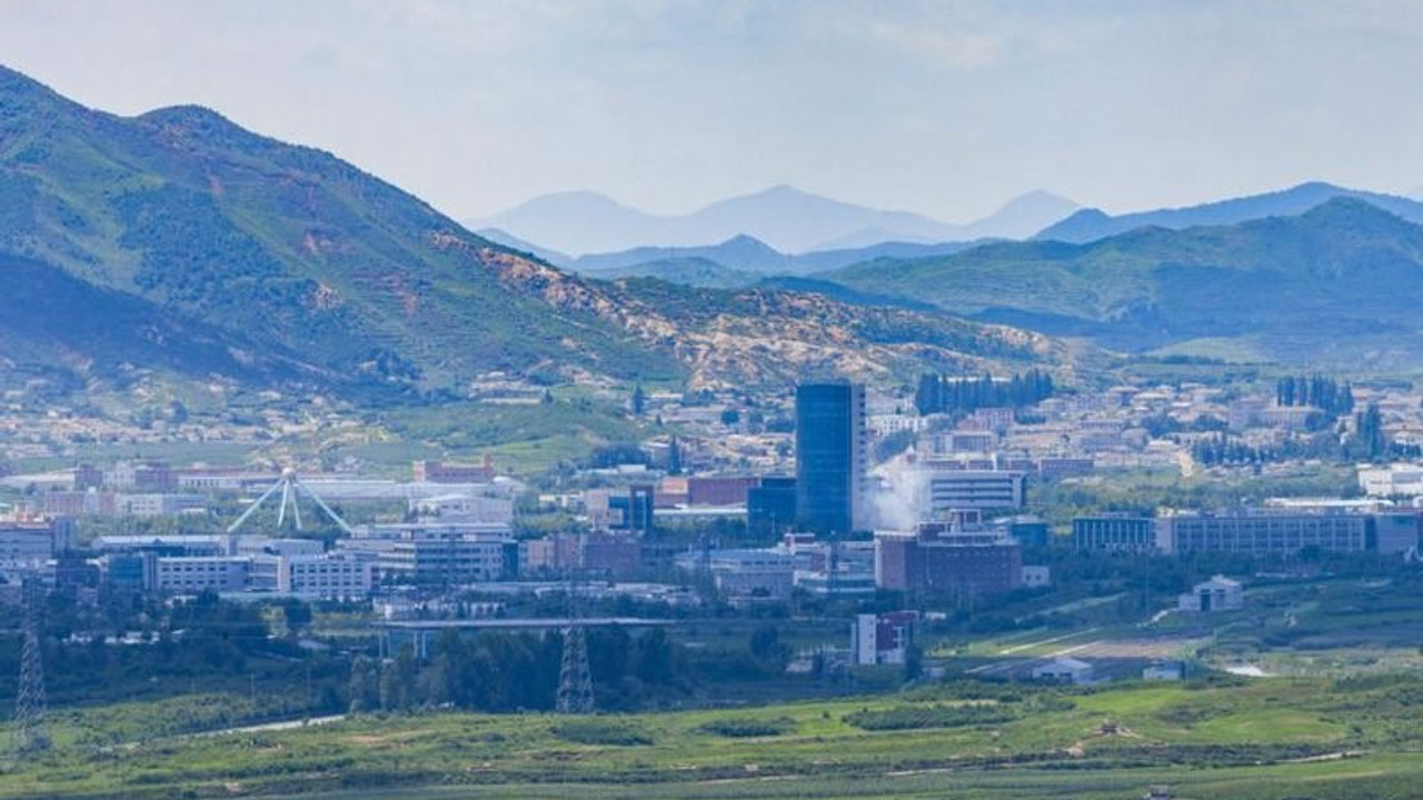 Güney Kore Birleşme Bakanlığı: Kuzey Kore, Güney'le irtibat bürosunu havaya uçurdu