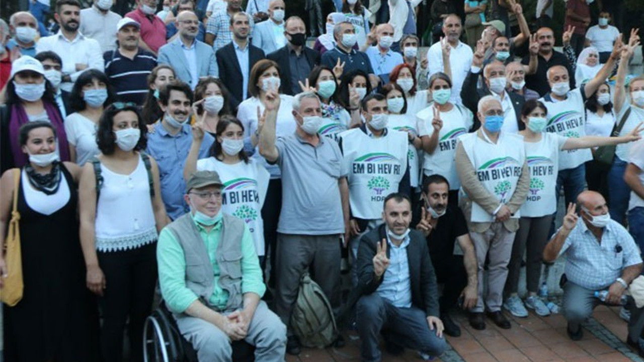 'Bu darbe de diğer darbeler gibi er ya da geç mücadelemizle sonuçlanacak'