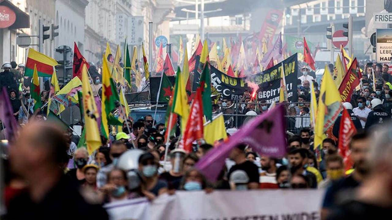 Avusturya ile Türkiye arasında 'Kürt göstericiler' krizi