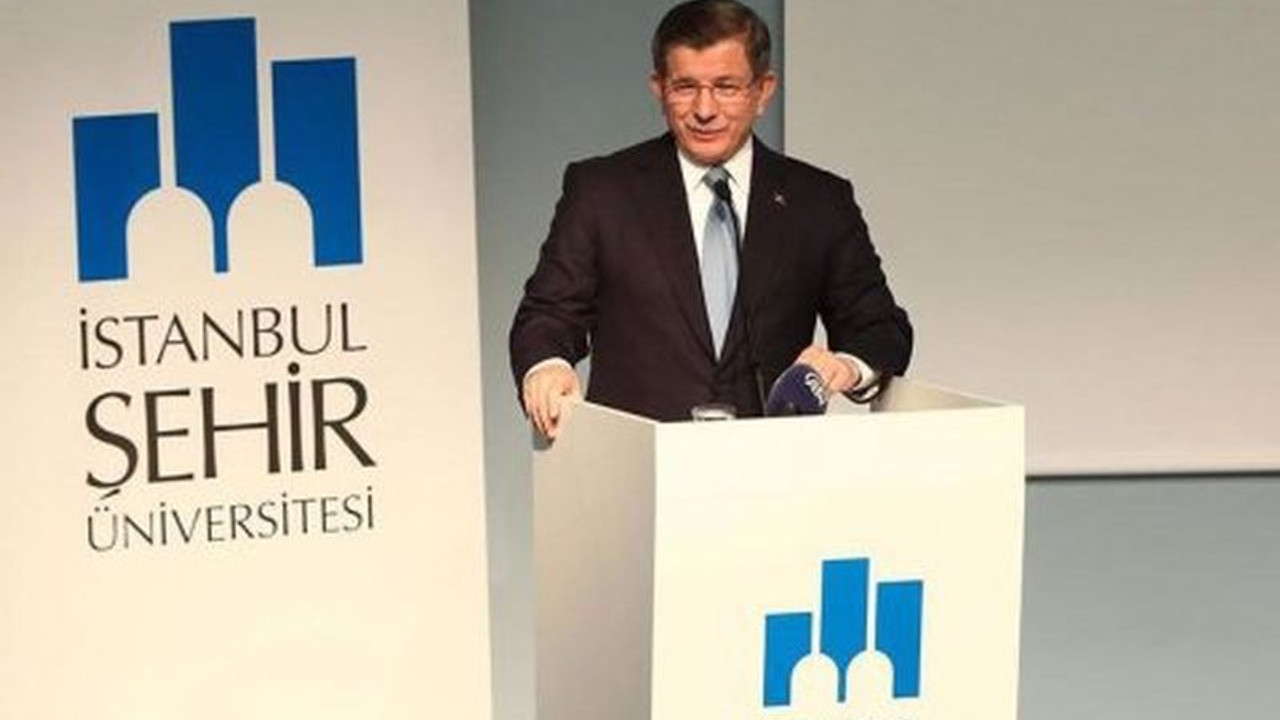 Erdoğan, Davutoğlu'nun kurduğu İstanbul Şehir Üniversitesi'nin faaliyet iznini kaldırdı