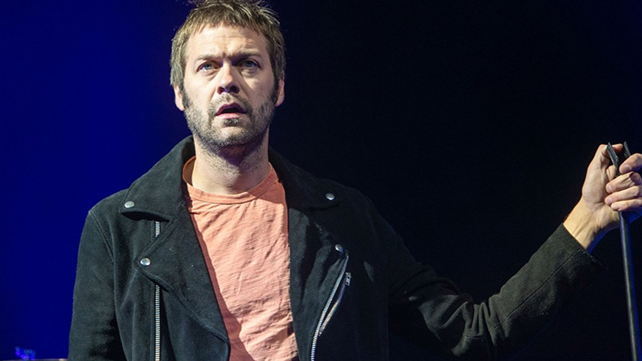 Kasabian grubunun eski solisti eski nişanlısına saldırdığını itiraf etti