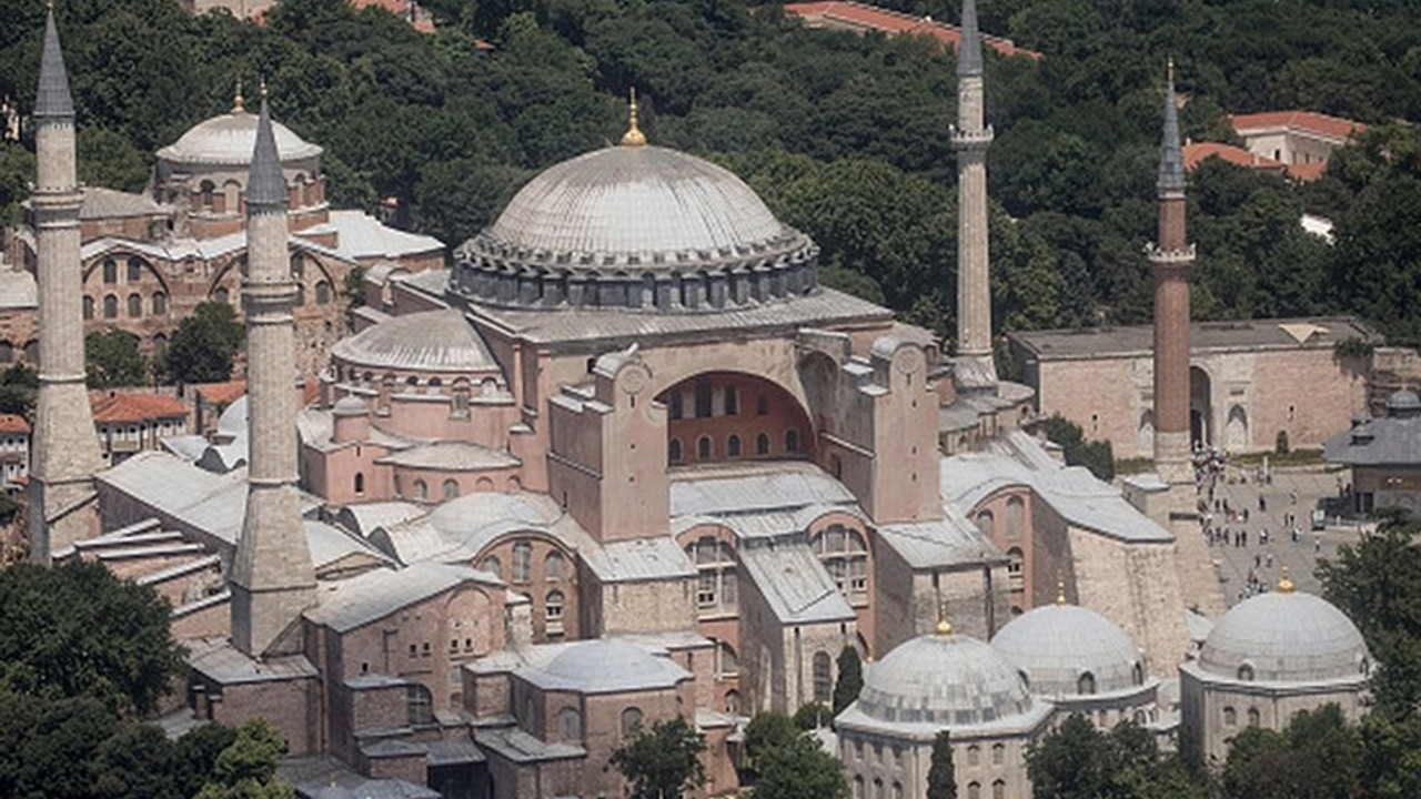 Özkök'ten Selvi'ye 'Ayasofya'yı aslına dönüştürdüler' tepkisi: İsrail'e ne cevap vereceksin?