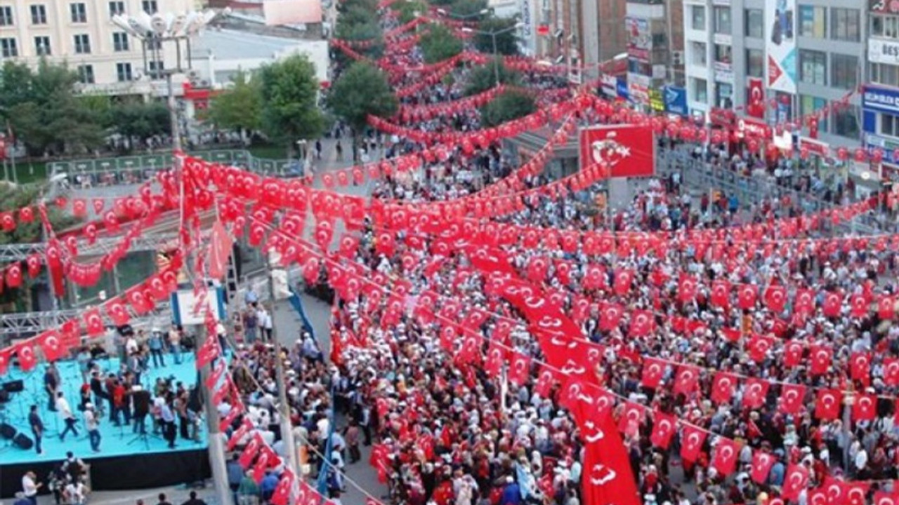 Çalışanlara 15 Temmuz'a katılım zorunluluğu getirildi: Yoklama yapılacak