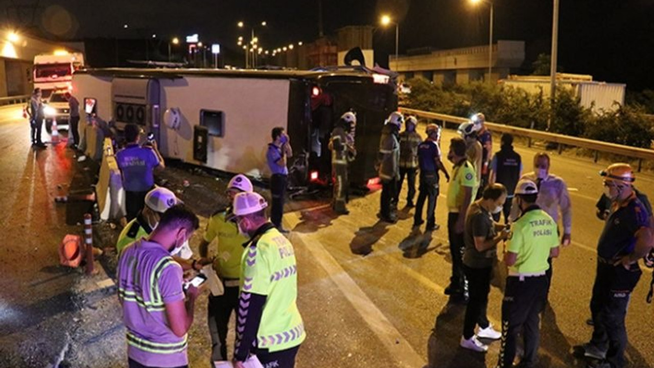 Bursa'da yolcu otobüsü devrildi: 1 ölü, 16 yaralı