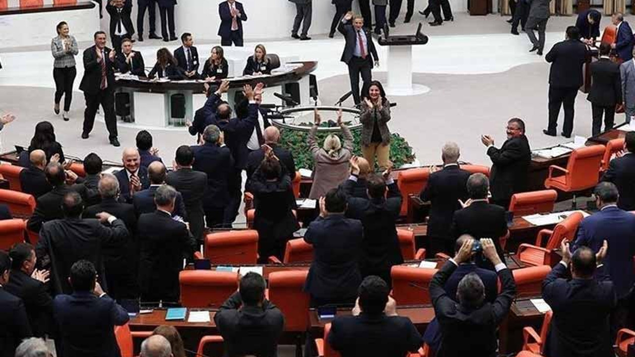 HDP'nin darbeyi araştırma önergesi AKP-MHP oylarıyla reddedildi