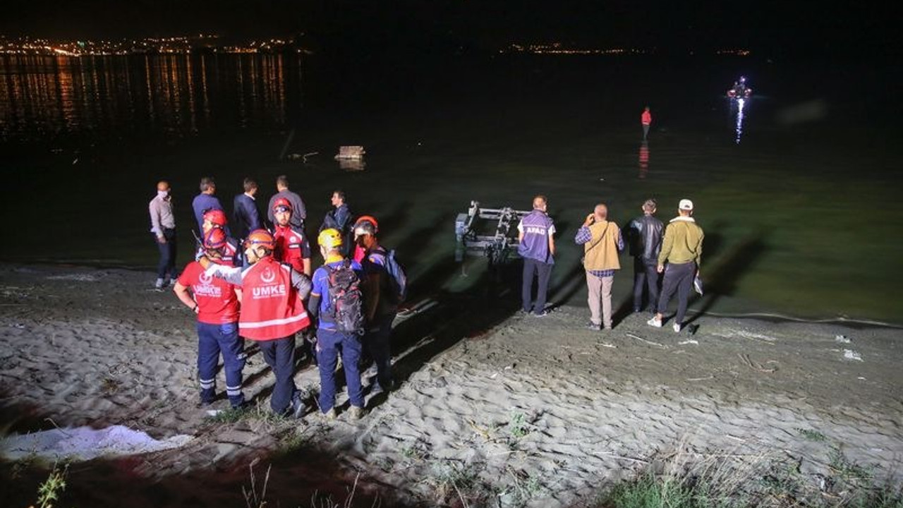 Van'da keşif uçağı düştü: 7 ölü