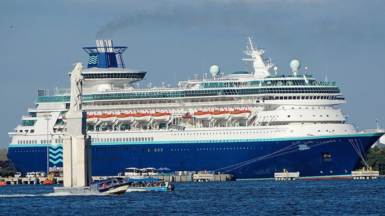 Covid-19 döneminde iflas eden cruise gemileri Aliağa'da sökülüyor