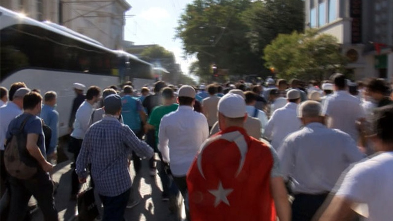 Kalabalık bariyeri yıktı, tekbirler ile Ayasofya'ya koştu