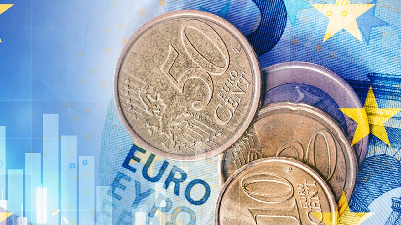 Euro Bölgesi'nde ekonomi ikinci çeyrekte yüzde 12,1 küçüldü