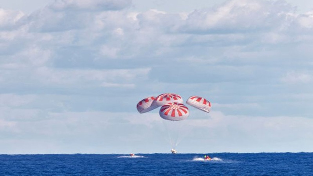 Astronotlar Space X aracıyla dünyaya döndü