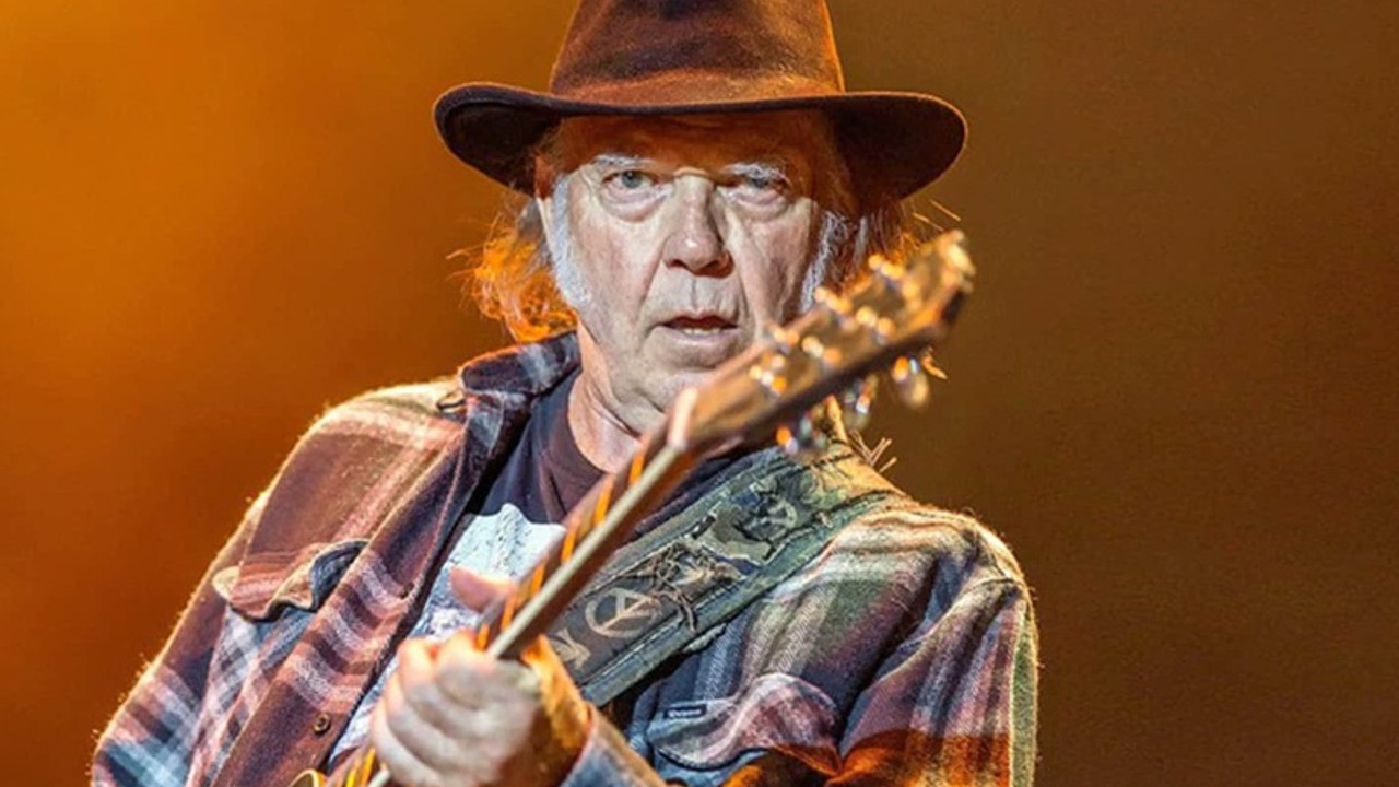 Neil Young, şarkılarını izinsiz kullandığı için Trump'a dava açtı