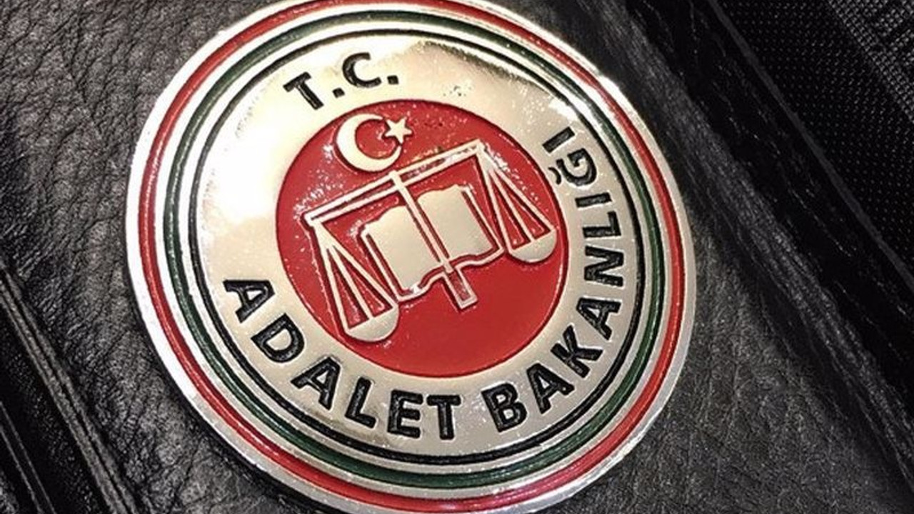 Adalet Bakanı sorulara 'kopyala yapıştır' cevap verdi