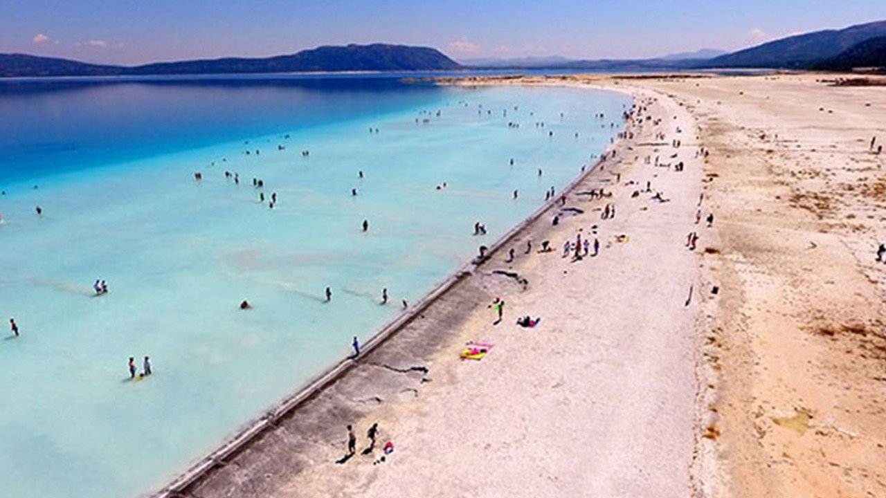 Salda Gölü'nde çamur banyosu yasaklandı