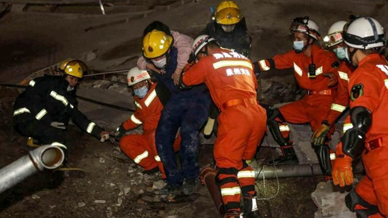 Çin'de iki katlı restoran çöktü: 13 ölü