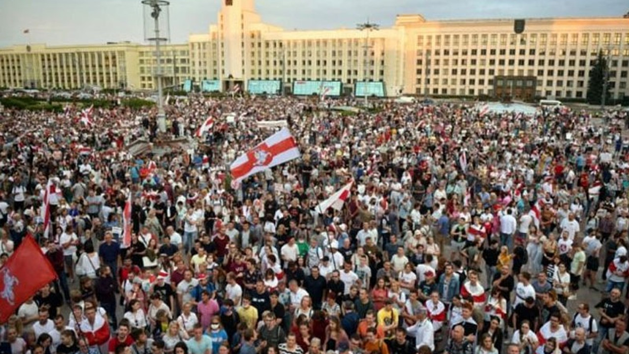 Belarus'ta protestocular geri adım atmıyor