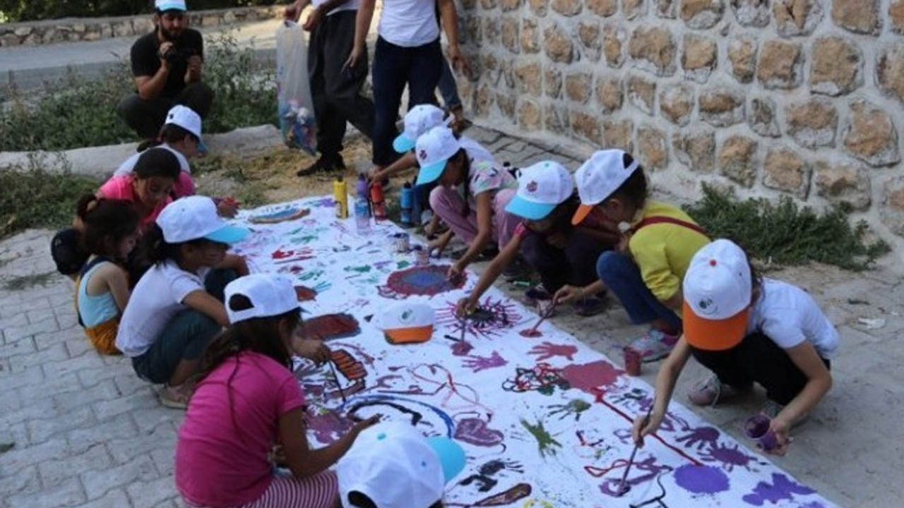 Kayyım, yardım paketlerine ve öğrenci burslarına 'kamu zararı' dedi